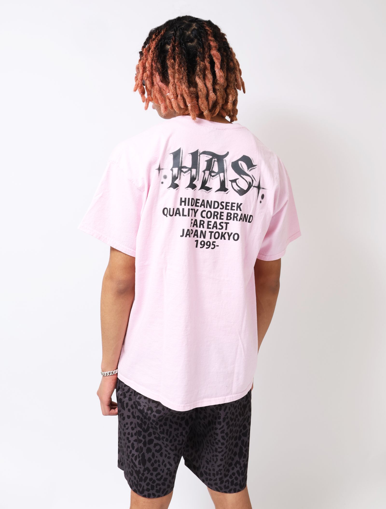 HIDE AND SEEK - N.L.U. S/S Tee (Back) (PINK) / プリントTee
