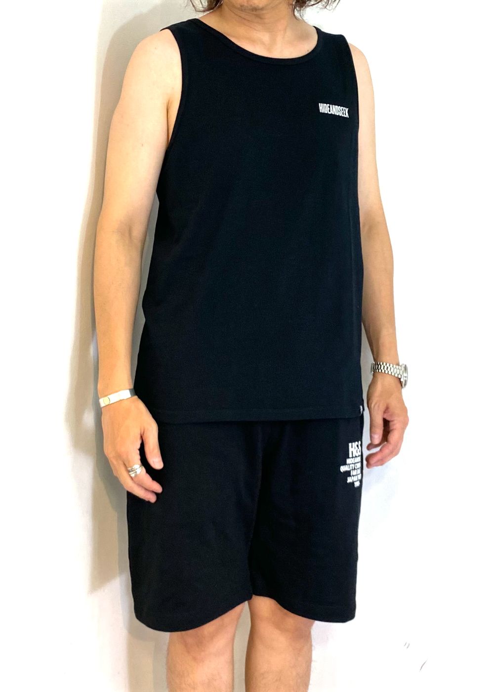 石見智翠館 タンクトップ HIDE AND SEEK - HAS Logo Tank Top (BLACK) / ロゴプリント