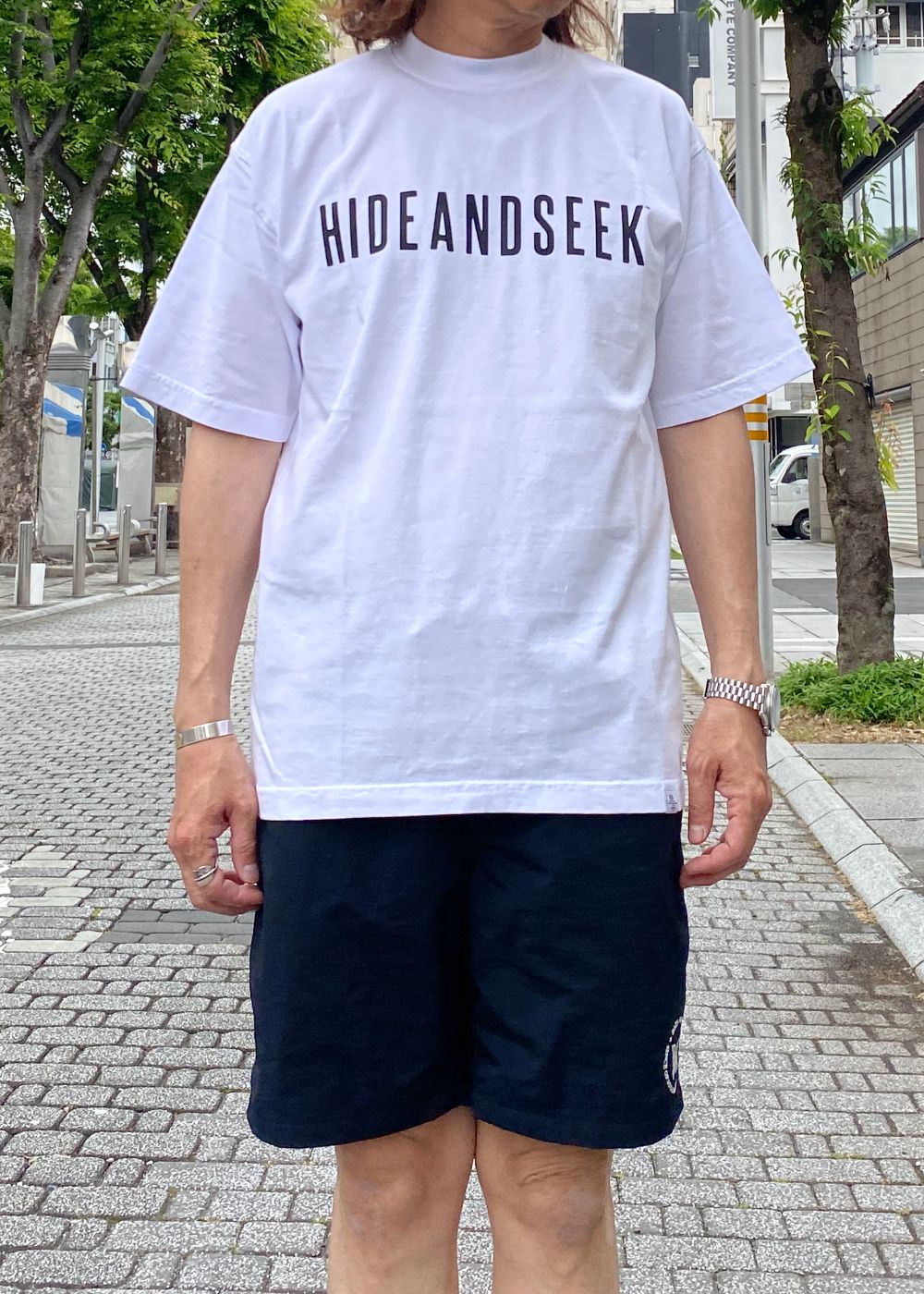 Logo S/S Tee (WHITE) / ロゴ プリント ルーズフィット Tシャツ