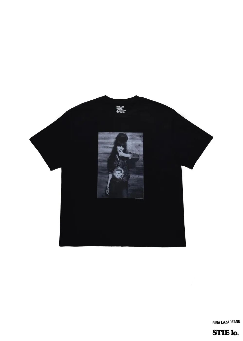 Stie-lo × Irina.L “Presley" T-SH (BLACK) / ×スティーロ×イリーナ・ラザレアヌ コラボ フォト Tシャツ