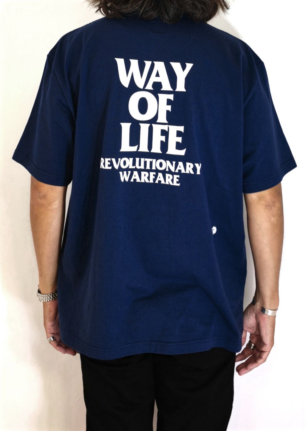 RATS - SCRIPT LOGO WAY OF LIFE TEE (CHARCOAL) / 定番人気ロゴ