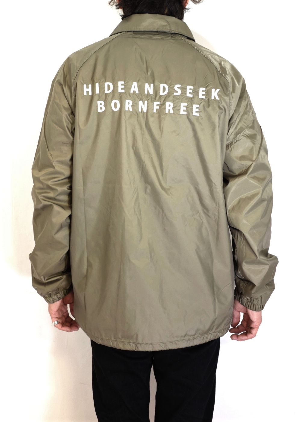 HideandSeek - TEAM JACKET (KHAKI) / ロゴ刺繍 コーチジャケット