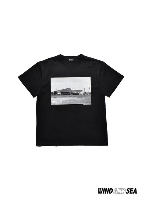 ×WDS Photo S/S Tee (BLACK) / ウィンダンシー コラボ Tシャツ