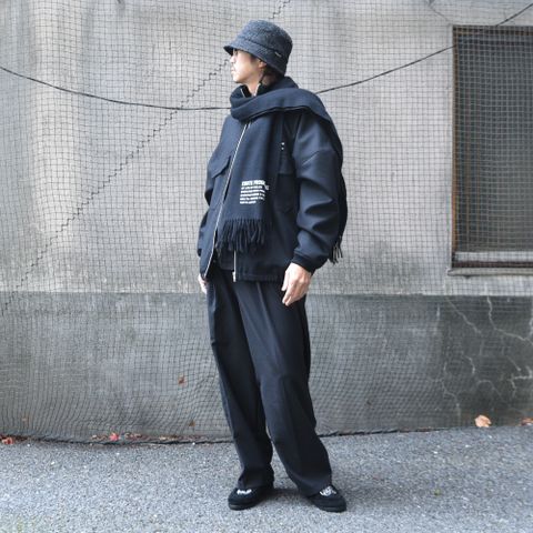 上品且つ男らしい粋なトラックジャケット。