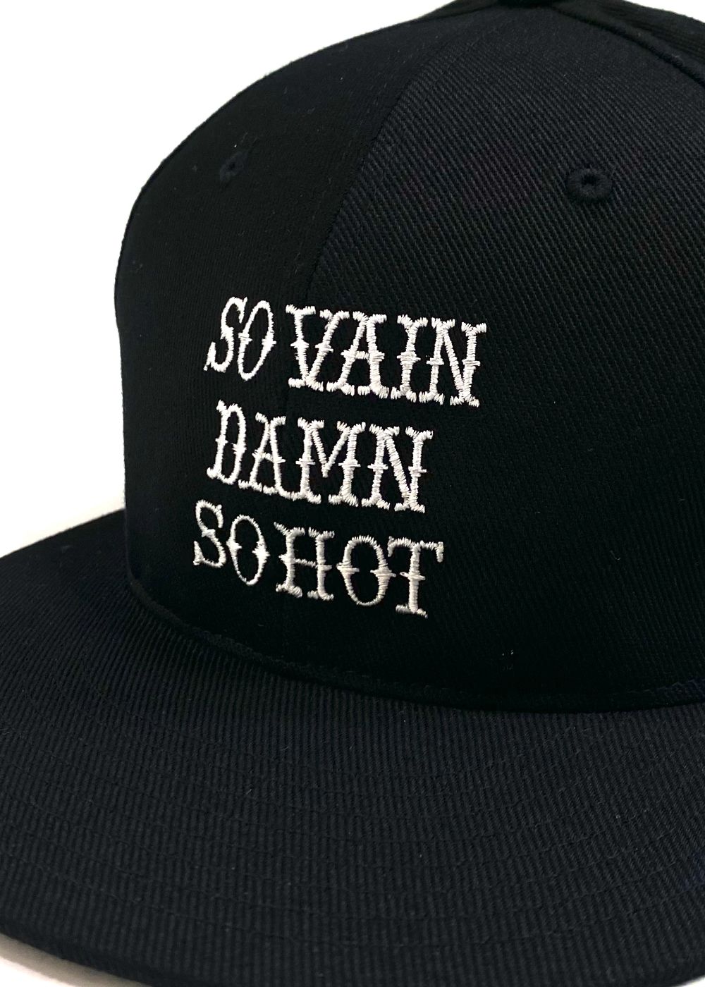 S.V.D.S.H EMBROIDERY CAP (BLACK×WHITE) / オリジナル ロゴ刺繍 キャップ