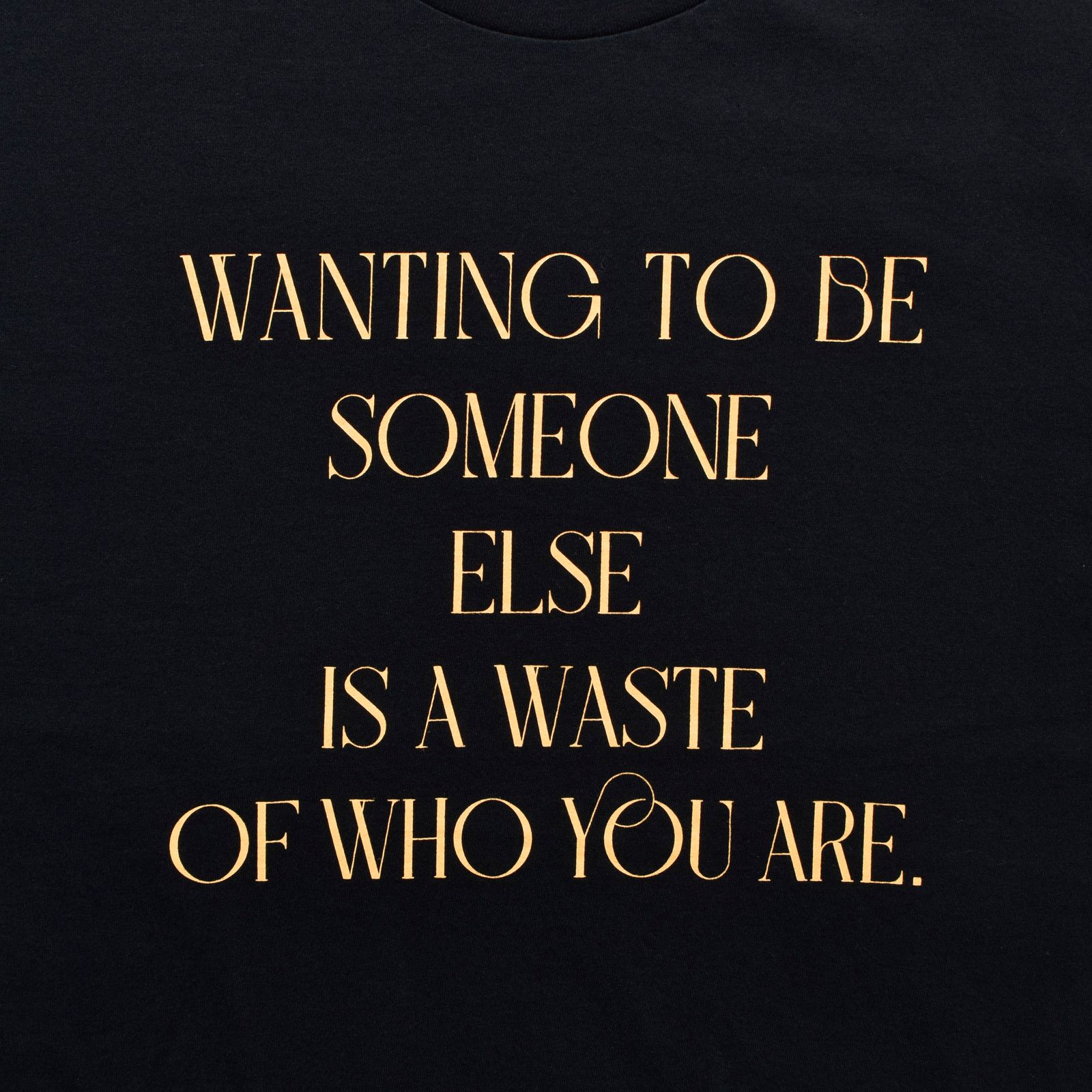 WANTING TO BE SOMEONE T-SH (BLK) / タイポグラフィ プリント Tシャツ