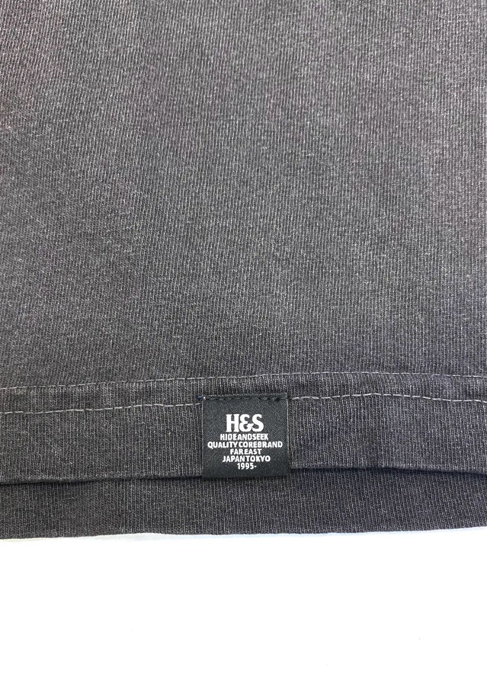 Logo S/S Tee (D-GRAY) / ロゴ プリント ルーズフィット Tシャツ