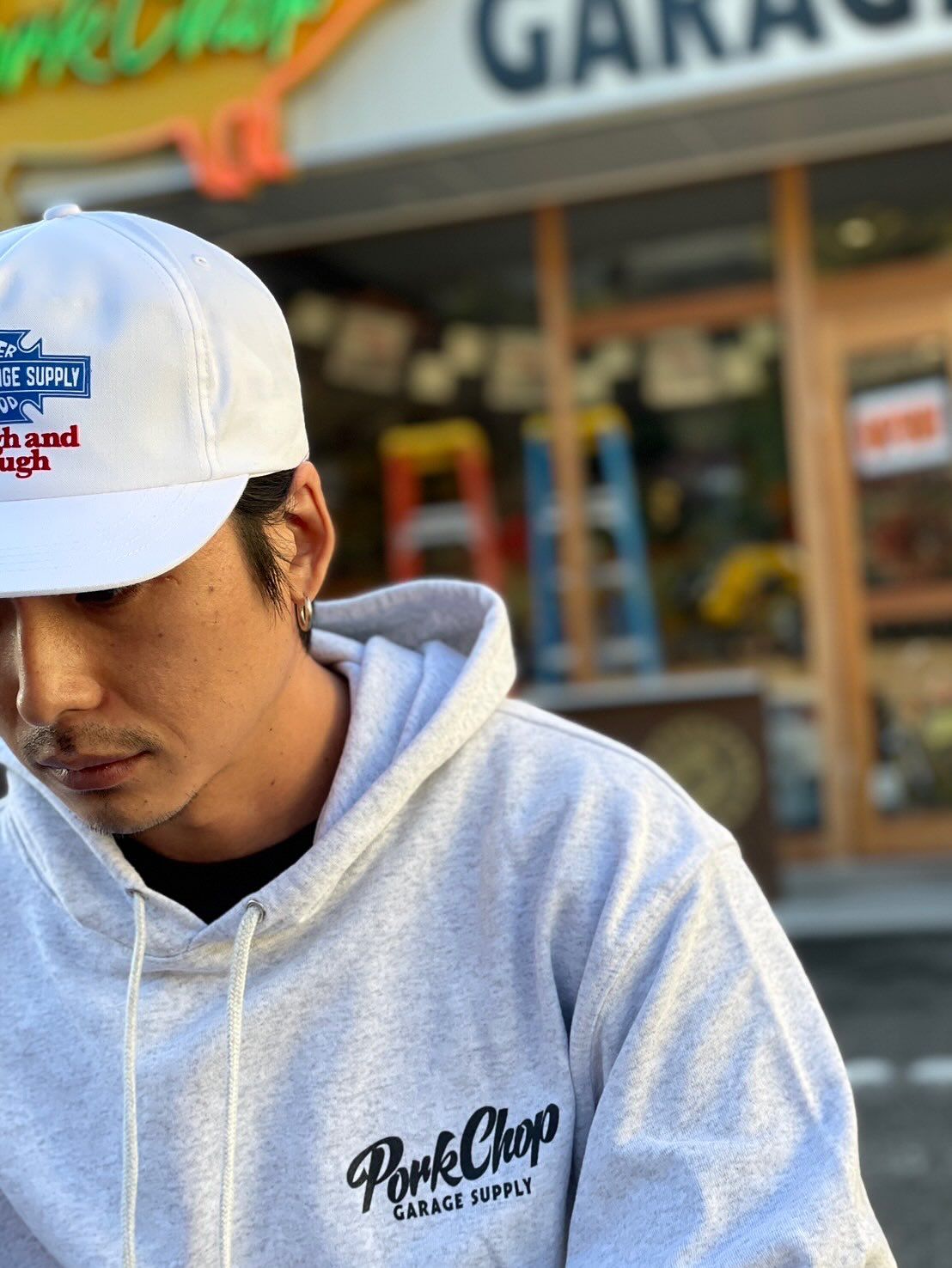 SCRIPT PORK HOODIE (ASH) / ロゴ スウェットパーカー