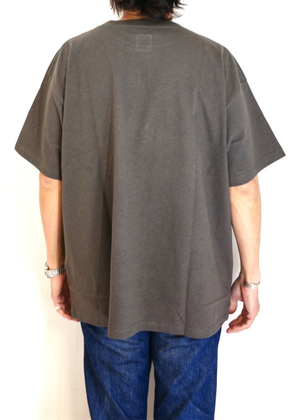 VELVA SHEEN Ex.S/S POCKET TEE "PIERCE" (CHARCOAL) / ベルバシーン コラボ ポケットTシャツ