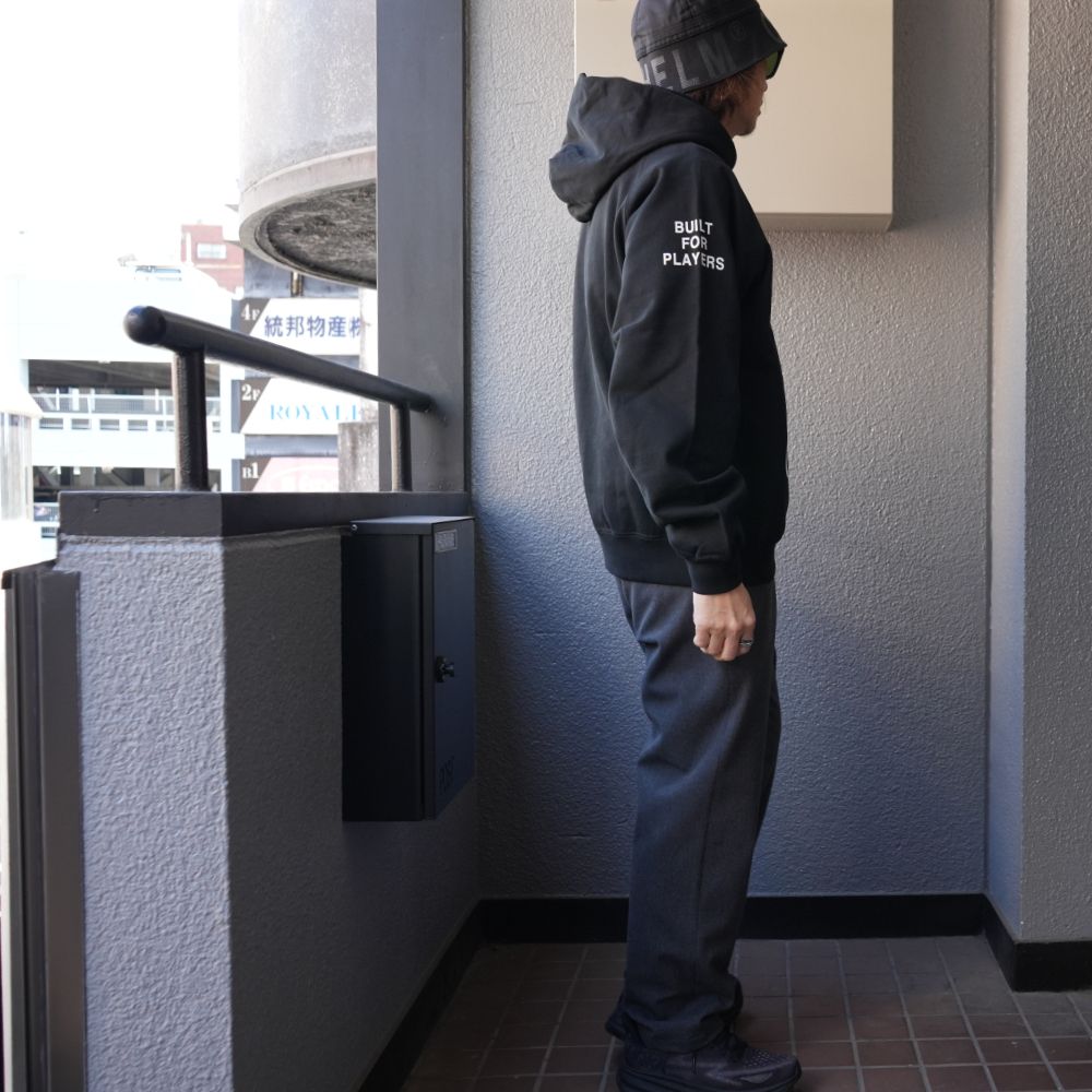 TM LOGO HOODIE (BLACK) / ロゴ プリント スウェット パーカー