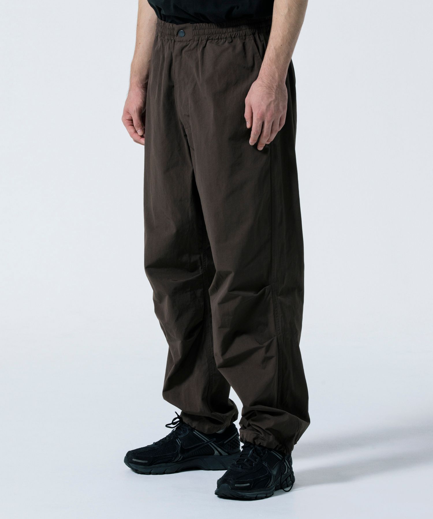 R9 PARACHUTE PANTS (BROWN) / パラシュート パンツ