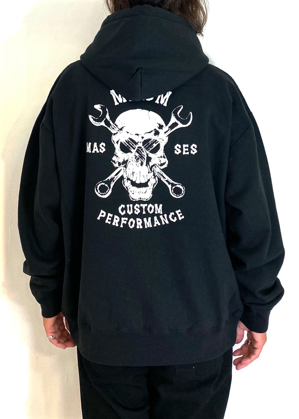 M　パウエル ペラルタ マクギル & ハンドプラント　スウェット M&M CUSTOM PERFORMANCE - ×MASSES HOODED HELL (BLACK