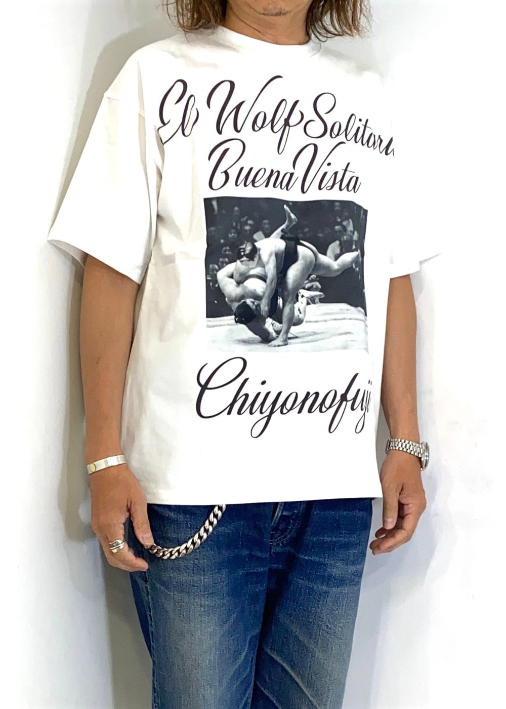 【千代の富士×BUENA VISTA】El wolf solitario tee tres (WHITE) / ×千代の富士 コラボ Tシャツ
