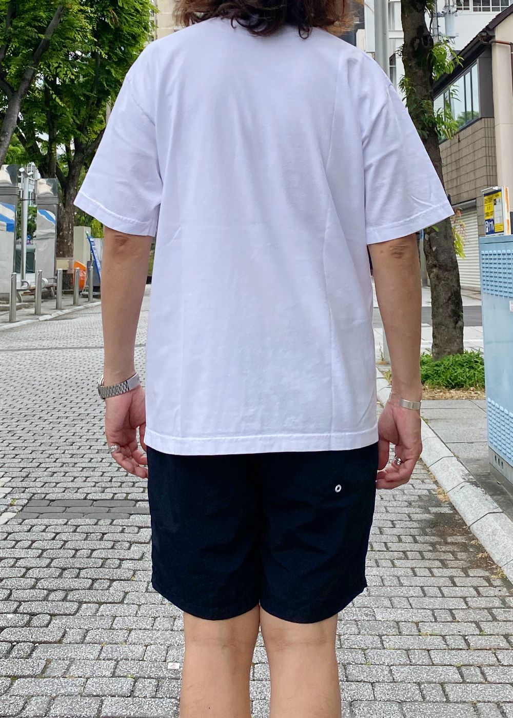 Logo S/S Tee (WHITE) / ロゴ プリント ルーズフィット Tシャツ