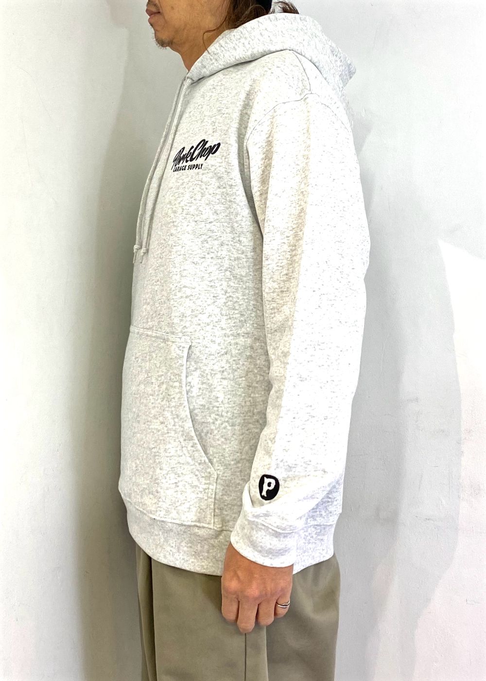 SCRIPT PORK HOODIE (ASH) / ロゴ スウェットパーカー