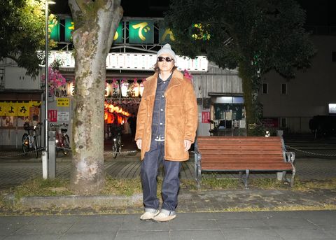 全体の引き締め効果に期待！濃紺カラーのデニムセットアップスタイル