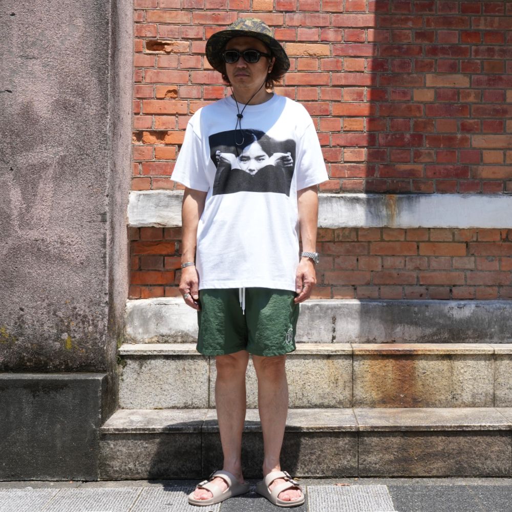 【Bjork by Kevin Cummins×GDC】Monochrome Tee (WHITE) / ×Bjork by Kevin Cummins コラボ Tシャツ