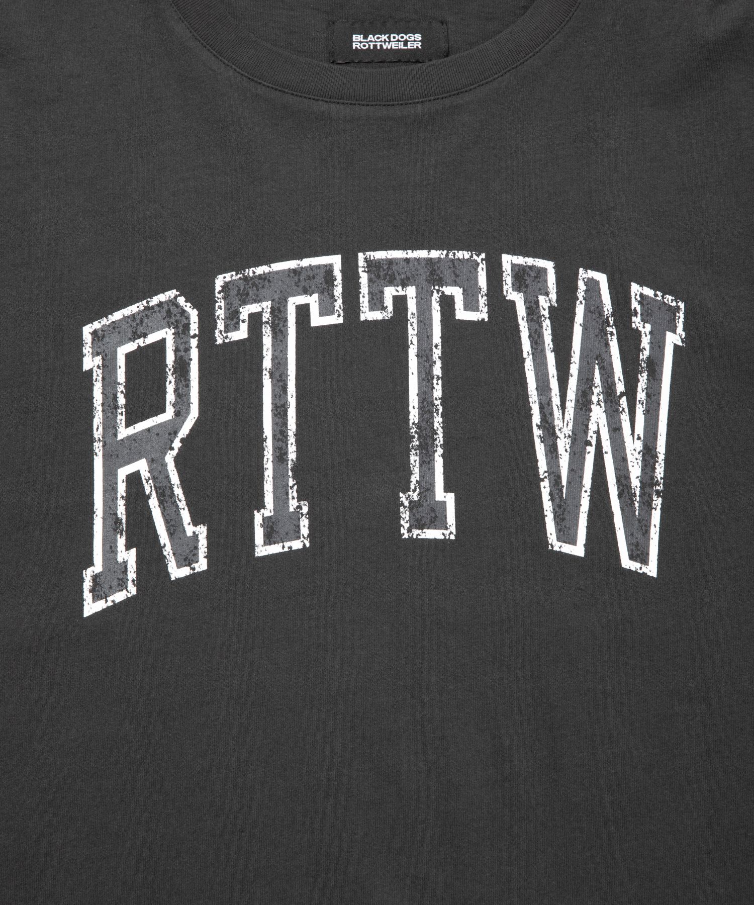 R9 RTTW TEE (BLACK) / カレッジロゴ プリント オリジナル Tシャツ