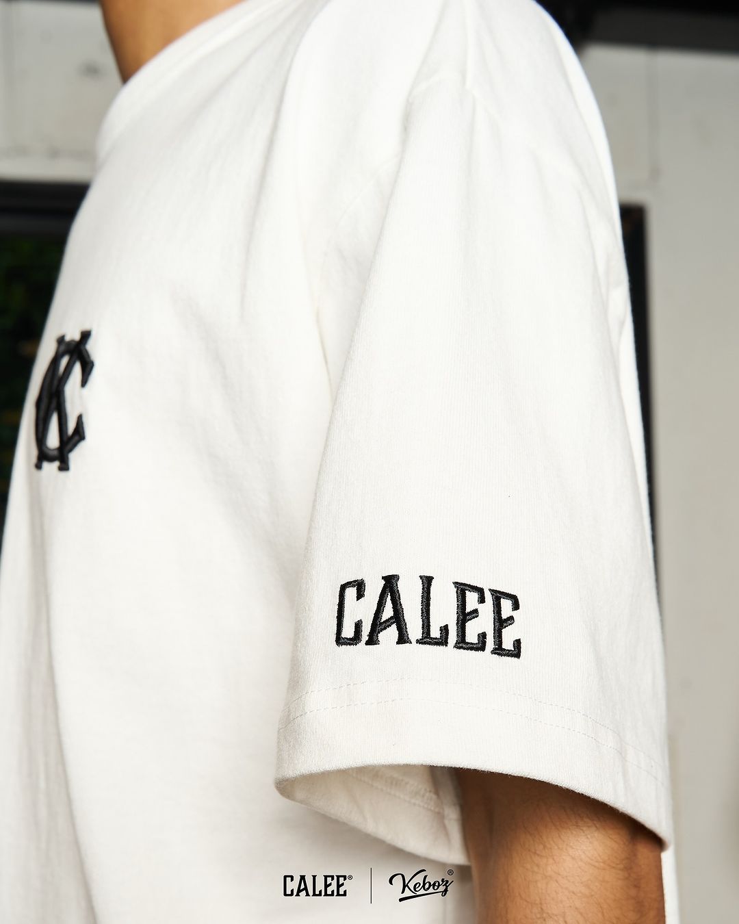 CALEE - × KEBOZ CLASSIC LOGO S/S TEE (WHITE) / ケボズ コラボ Tシャツ | LOOPHOLE