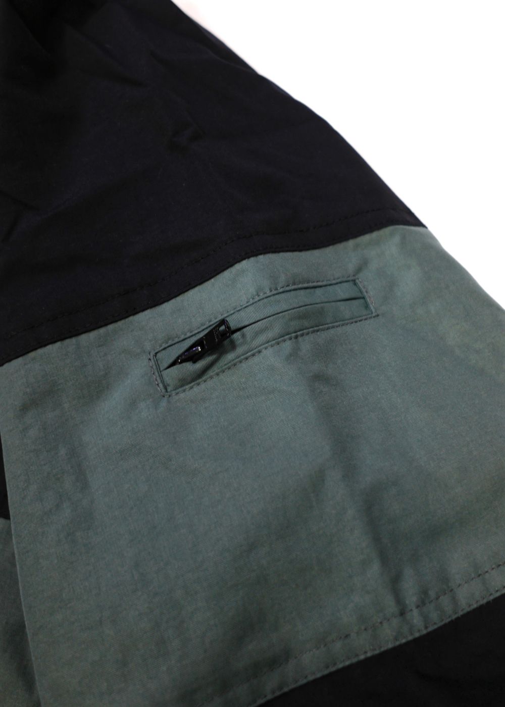 HIDE AND SEEK - NYLON ZIP JACKET (BLACK) / ナイロン HIDE AND SEEK - NYLON ZIP JACKET (BLACK) / ナイロン