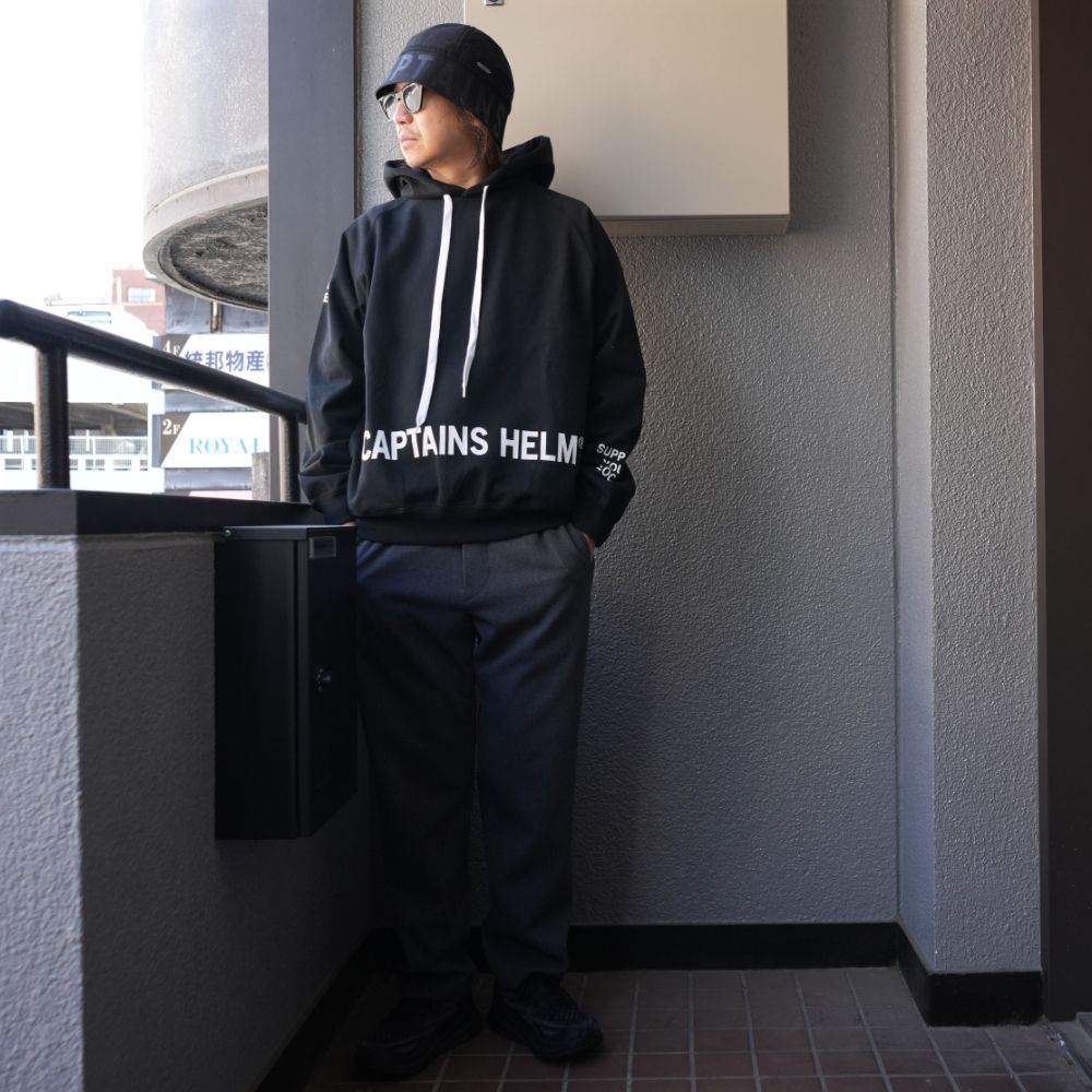 CAPTAINS HELM - TM LOGO HOODIE (BLACK) / ロゴ プリント スウェット