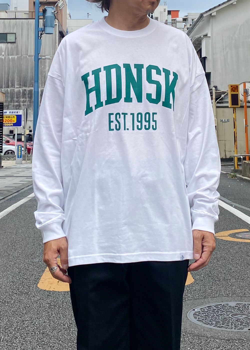College L/S Tee (WHITE×GREEN) / カレッジ プリント ルーズフィット ロングスリーブ Tシャツ