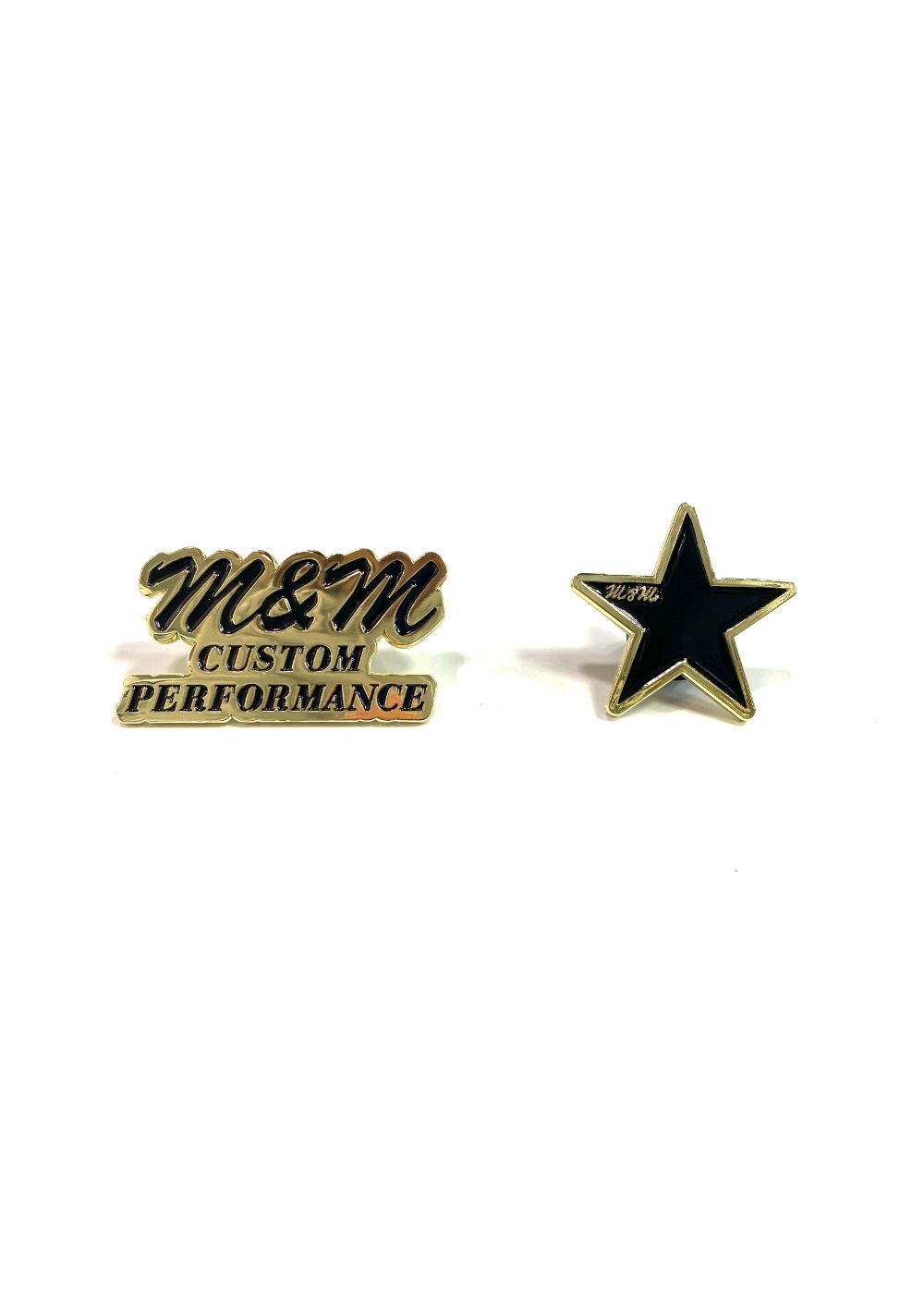 PINS (BLACK/GOLD) / ロゴ ピンバッジ