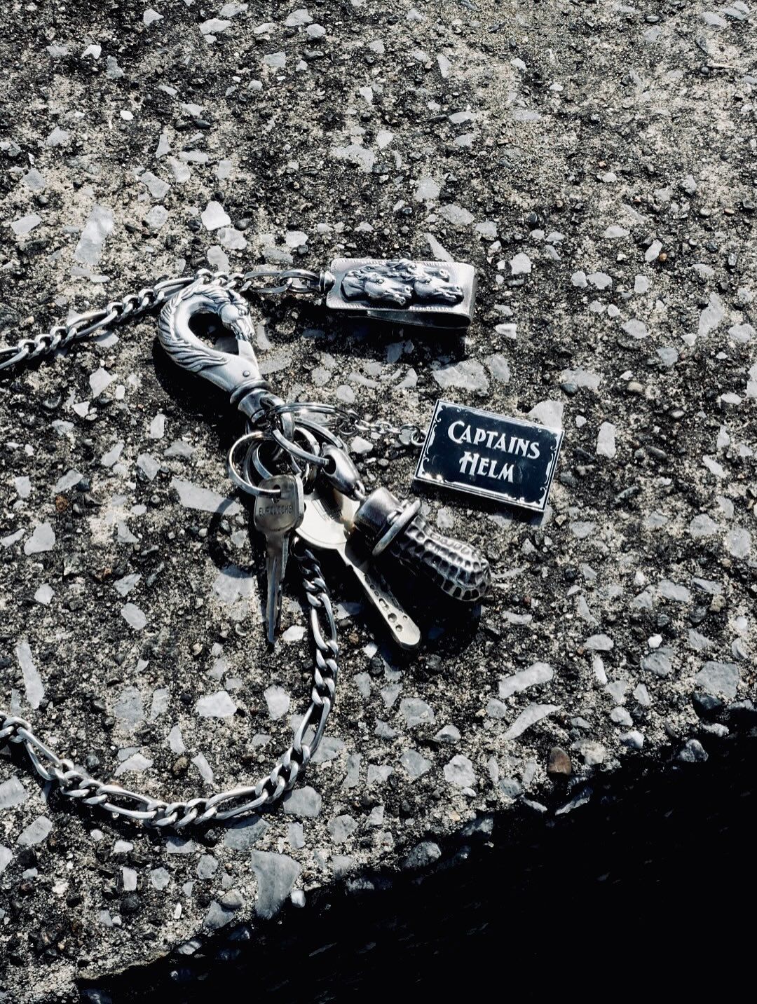 LOGO KEY HOLDER (BLACK) / 定番ロゴ キーホルダー