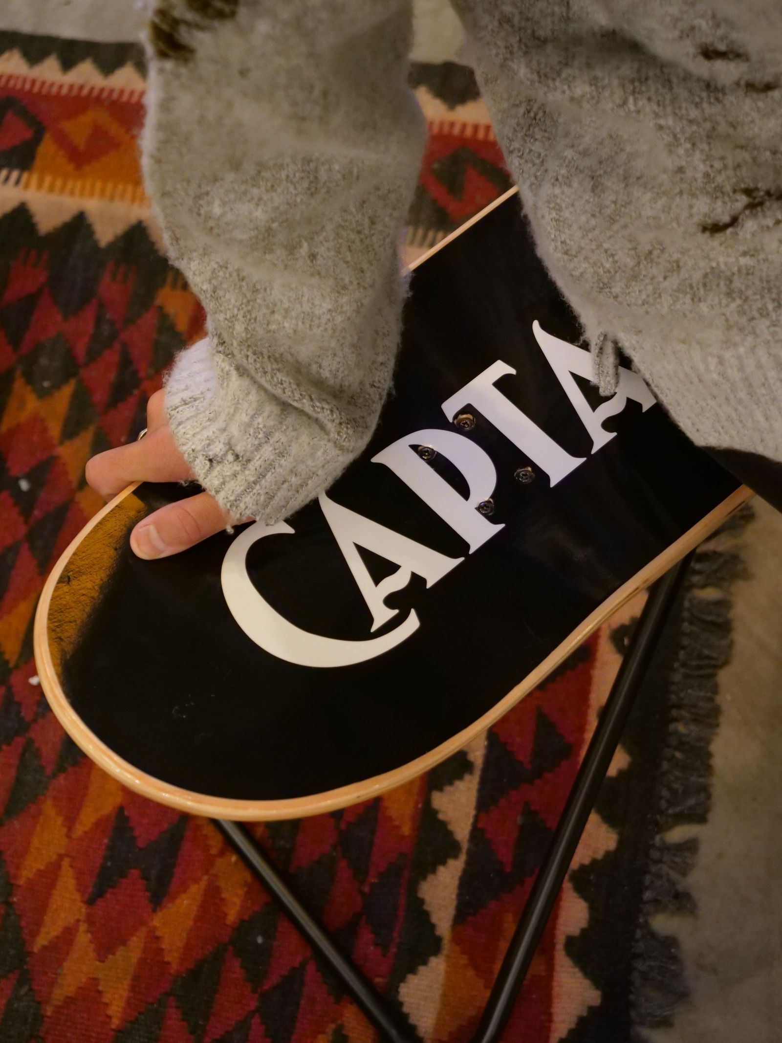 CAPTAINS HELM - LOGO SK8 CHAIR (BLACK) / スケートボード チェア