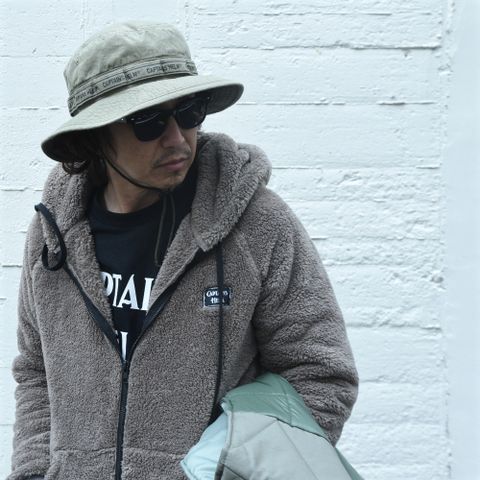 軽さ、肌触りの良さで着心地抜群。ボアフリースを使用したアウトドア+ミリタリーコーデ。