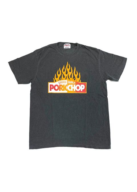 FIRE BLOCK POCKET TEE (ASH BLACK) / ロゴ プリント ポケットTシャツ