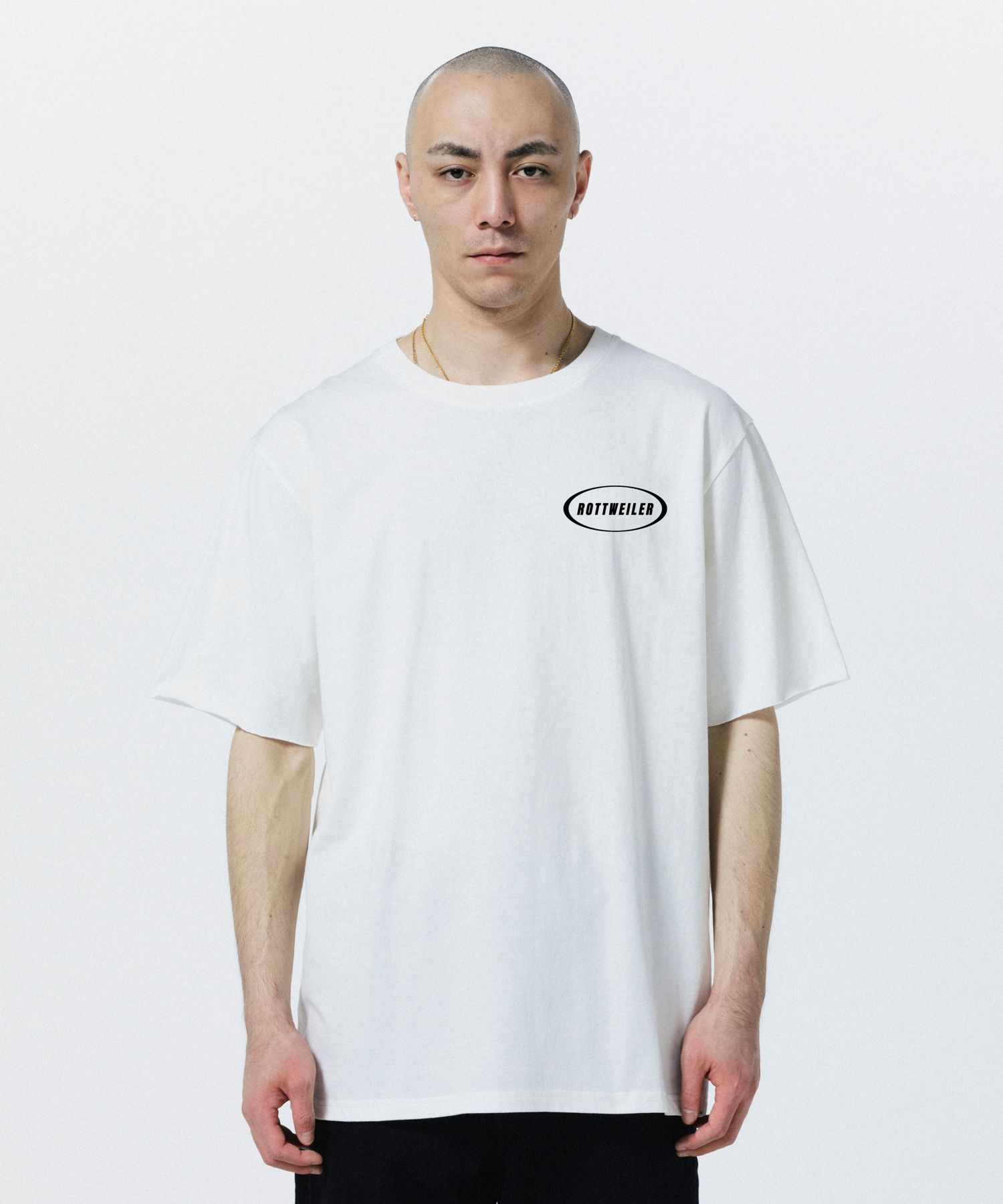 R9 GOD TEE (WHITE) / タイポグラフィ プリント オリジナル Tシャツ
