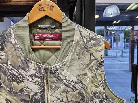 店頭、通販ともに好調！HIDE AND SEEK オリジナル迷彩シリーズ。