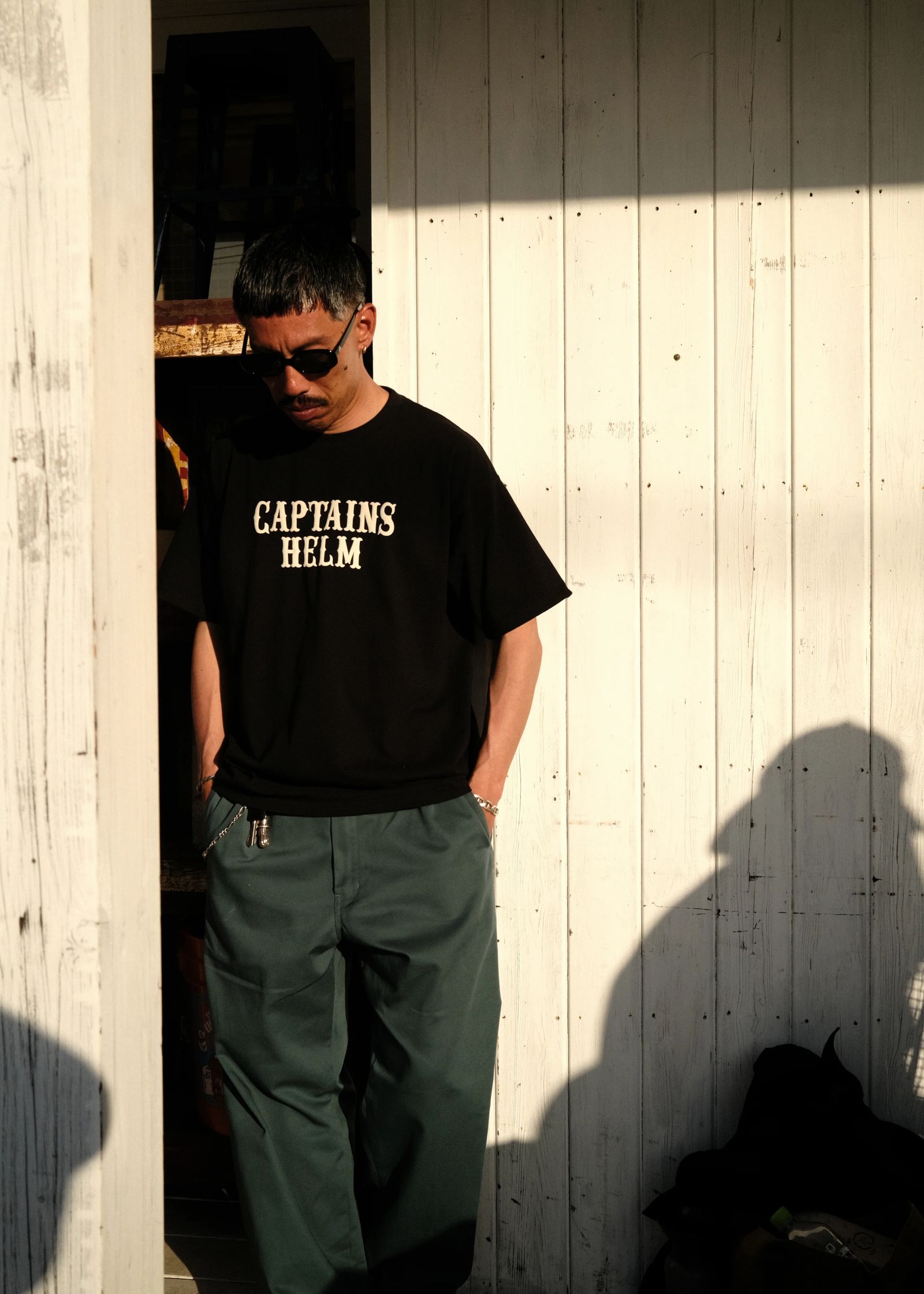 LOCALS SS TEE (BLACK) / ロゴ プリント Tシャツ