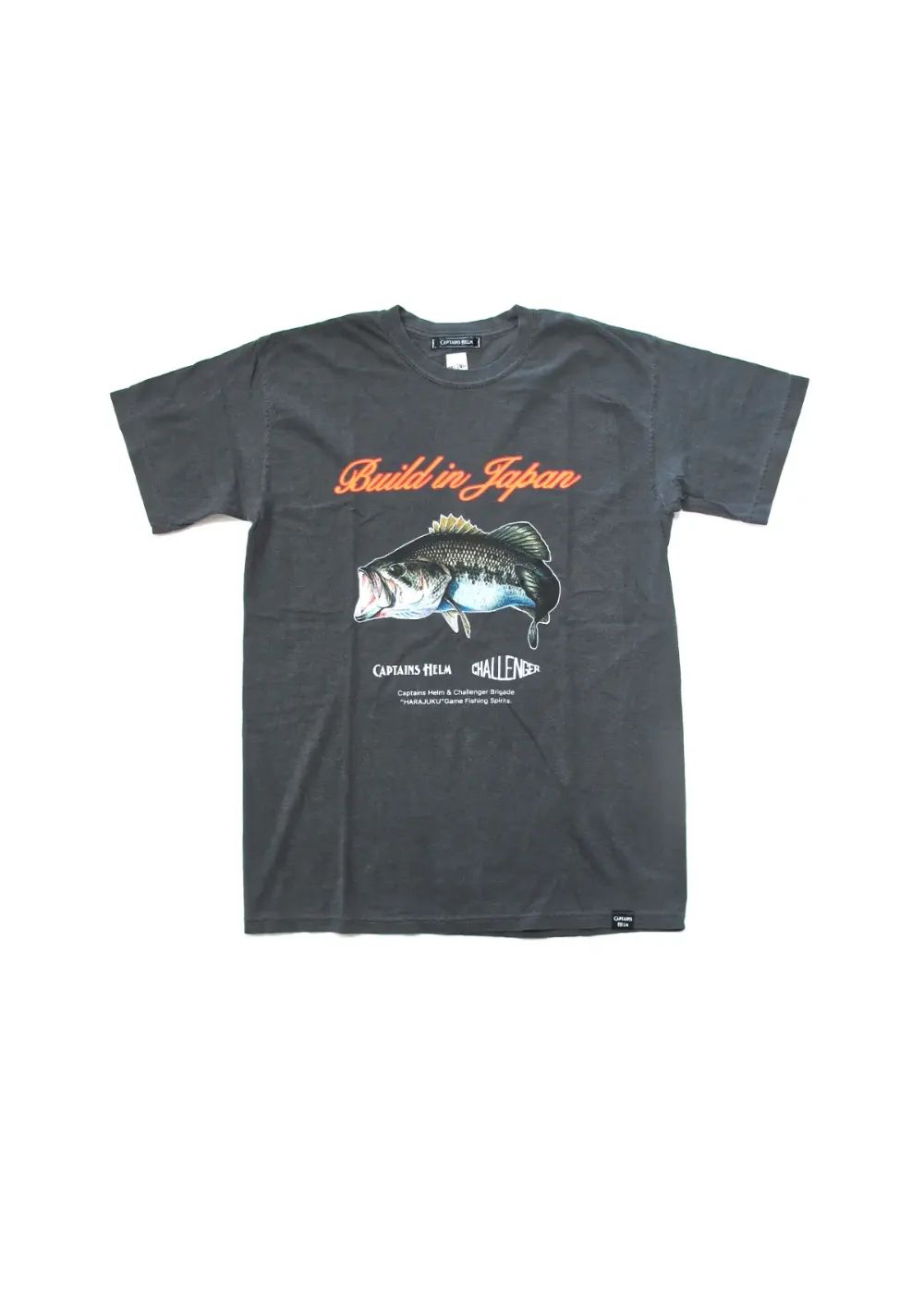 × CHALLENGER BUILT IN JP TEE (SMOKE BLACK) / チャレンジャー コラボT