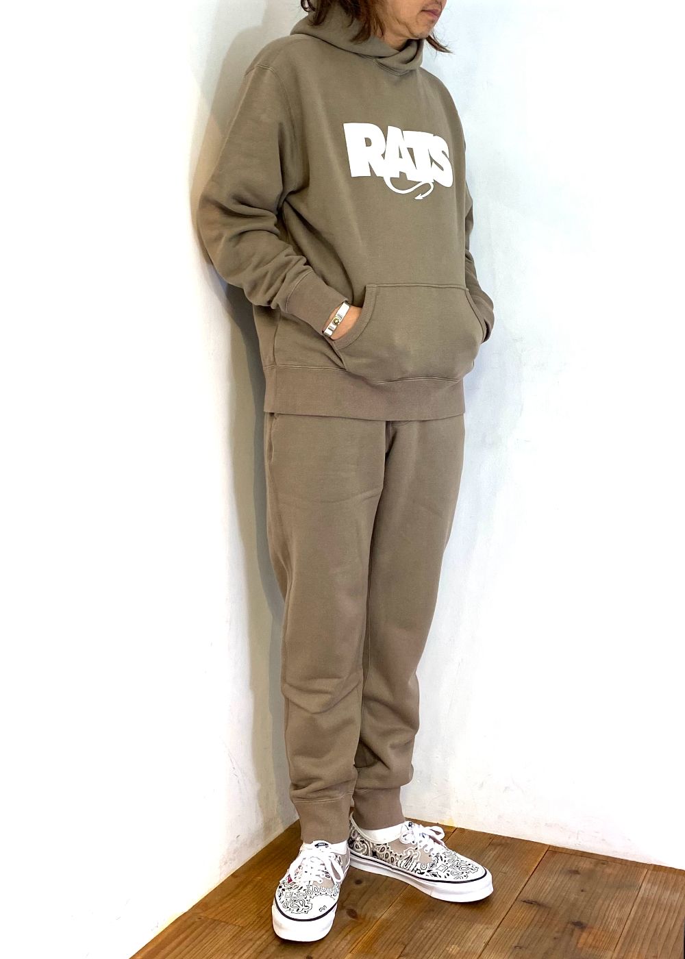 【ラスト1点】BOX LOGO HOODIE (KHAKI) / ロゴ アップリケ スウェット パーカー