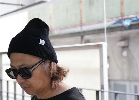 オールブラックで魅せる大人のスポーツミックススタイル