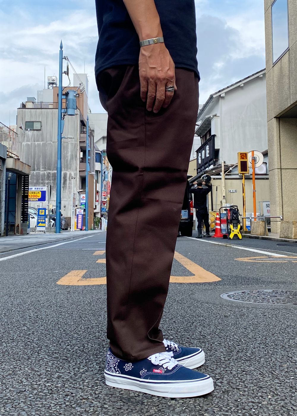 DICKIES 10L TC PANTS "THUNDERS" (D.BROWN) / ディッキーズ コラボ チノパンツ