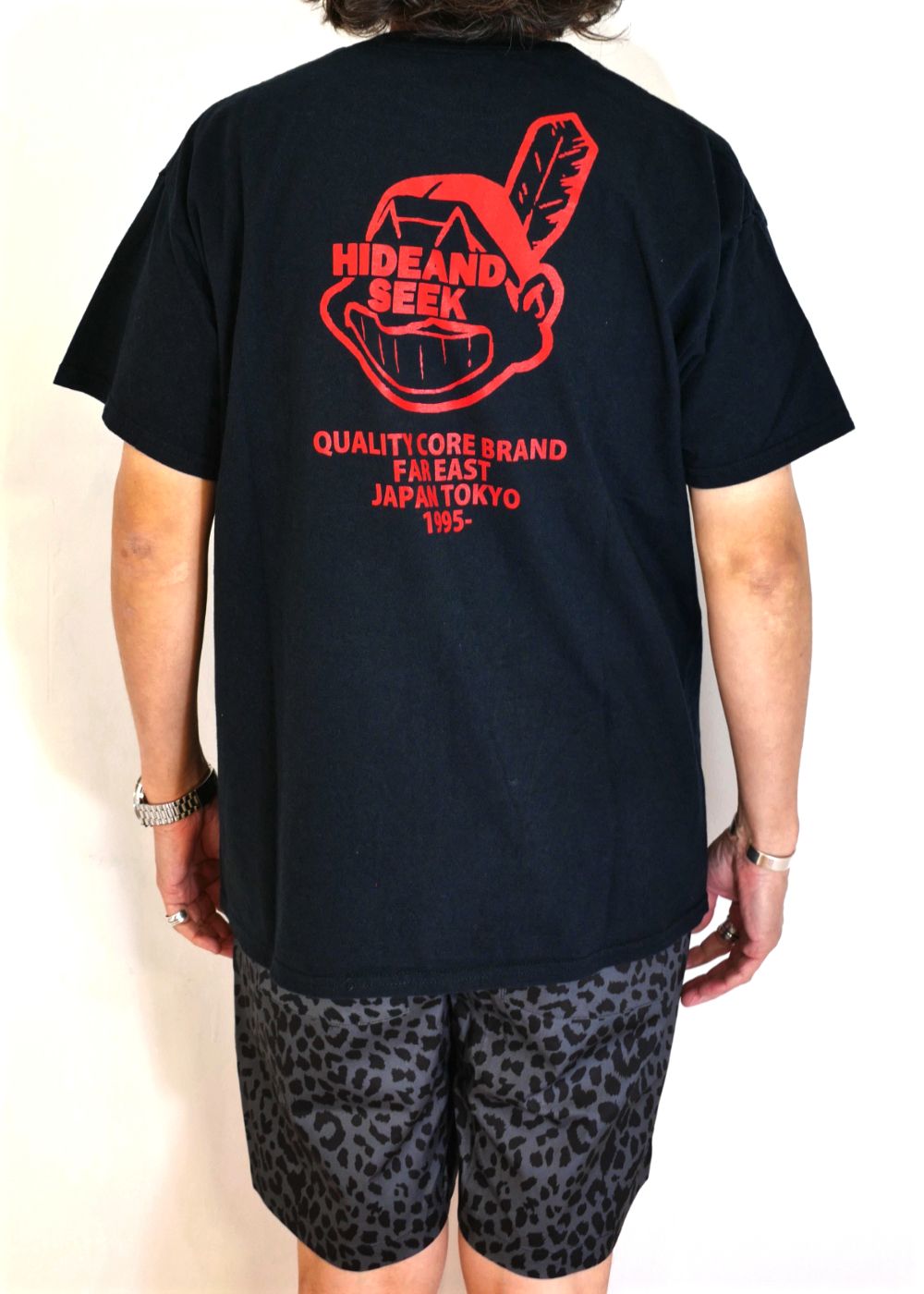 Indian S/S Tee (BLACK) / ロゴ プリントTee