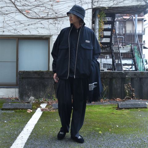上品且つ男らしい粋なトラックジャケット。