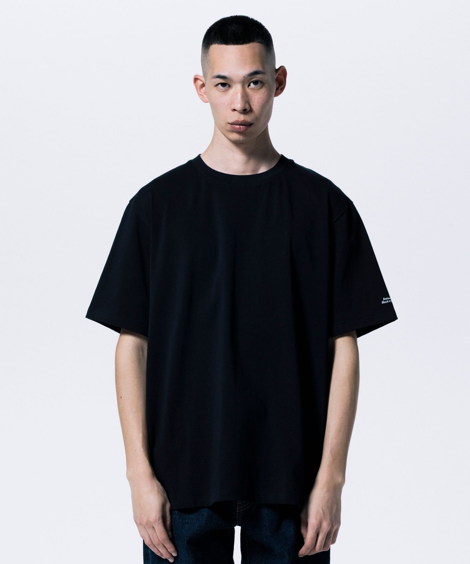 R9 BASIC SS TEE (BLACK) /  オリジナル ロゴプリント Tシャツ