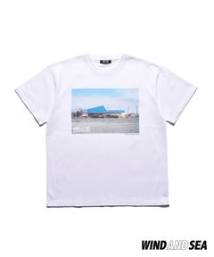 ×WDS Photo S/S Tee (WHITE) / ウィンダンシー コラボ Tシャツ