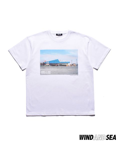 ×WDS Photo S/S Tee (WHITE) / ウィンダンシー コラボ Tシャツ