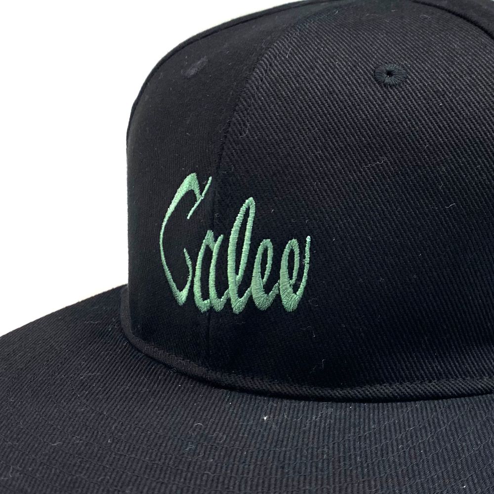 【ラスト1点】EMBROIDERY CALEE TWILL CAP (GREEN) / オリジナル ロゴ刺繍 キャップ