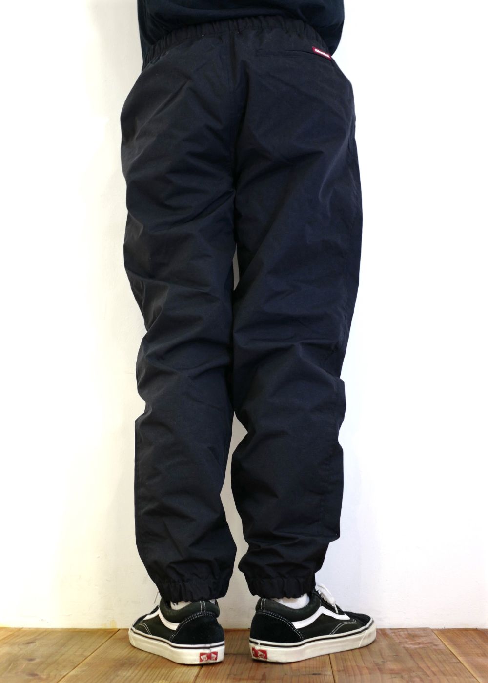 HIDE AND SEEK - NYLON TRACK PANTS (BLACK) / ナイロントラックパンツ