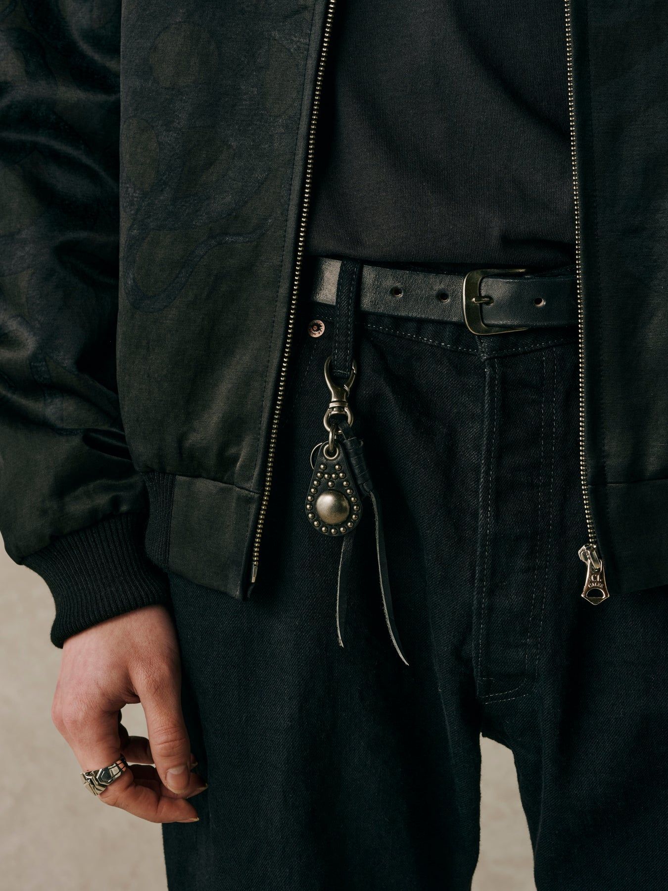 STUDS LEATHER CHARM KEY RING (BLACK) / スタッズ レザー キーリング