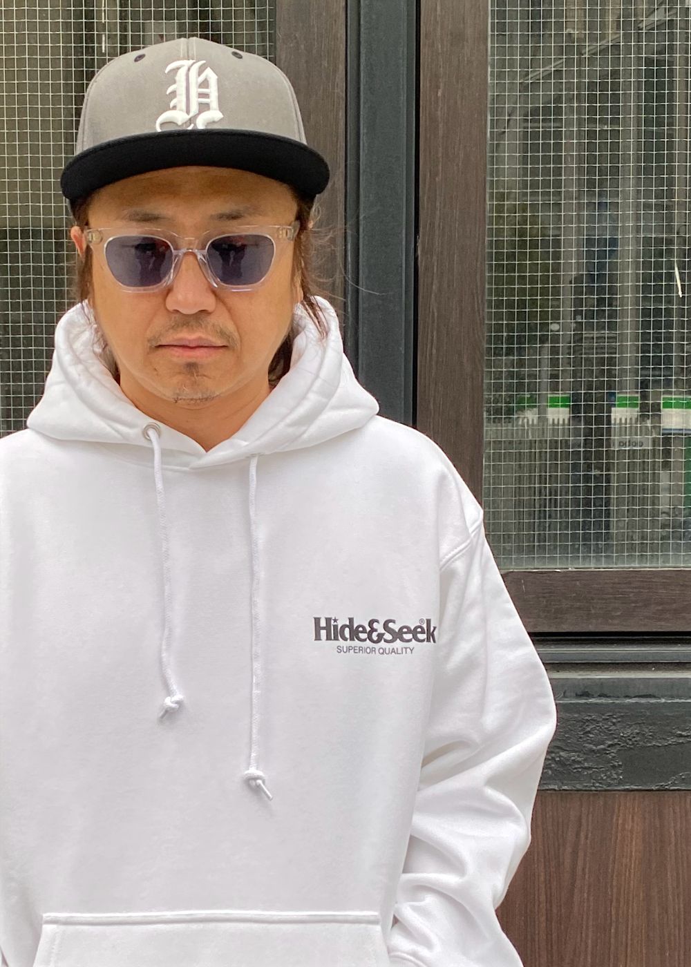 H Baseball CAP (CHARCOAL/BLACK) / 刺繍ロゴ ベースボールキャップ