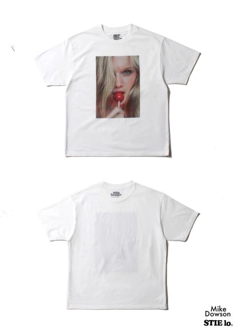 Stie-lo × Mike Dowson T-SH (WHITE) / ×スティーロ×マイク・ドーソン コラボフォトT