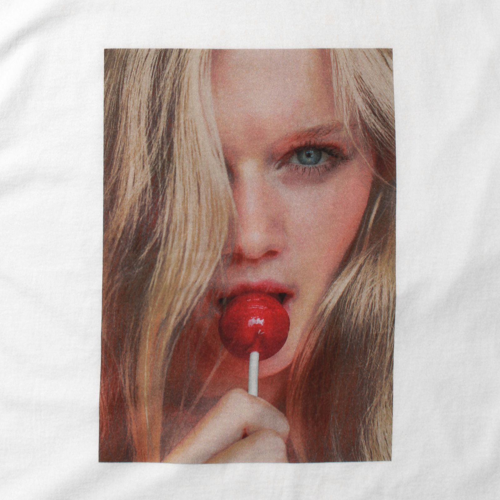 Stie-lo × Mike Dowson T-SH (WHITE) / ×スティーロ×マイク・ドーソン コラボフォトT