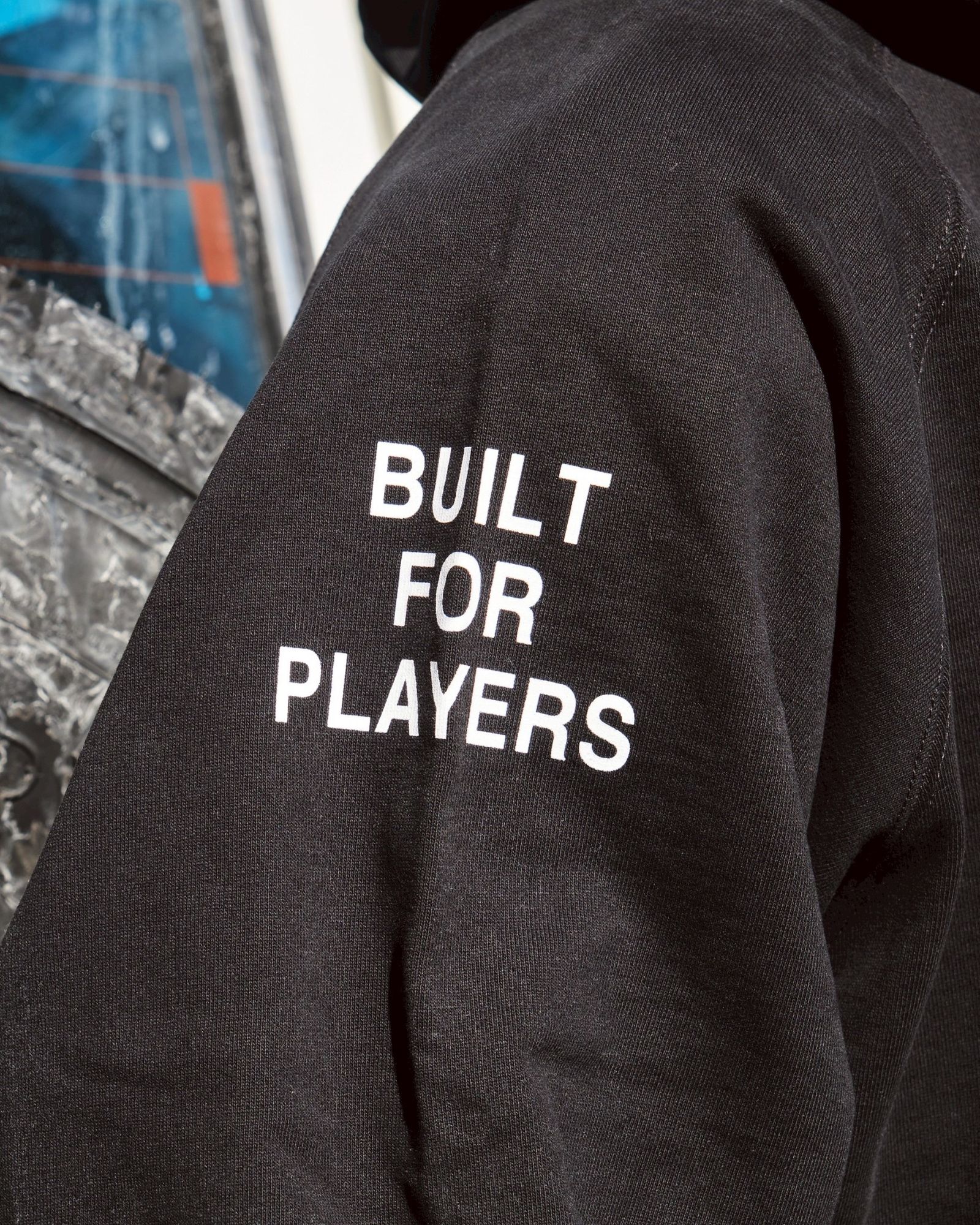 TM LOGO HOODIE (BLACK) / ロゴ プリント スウェット パーカー